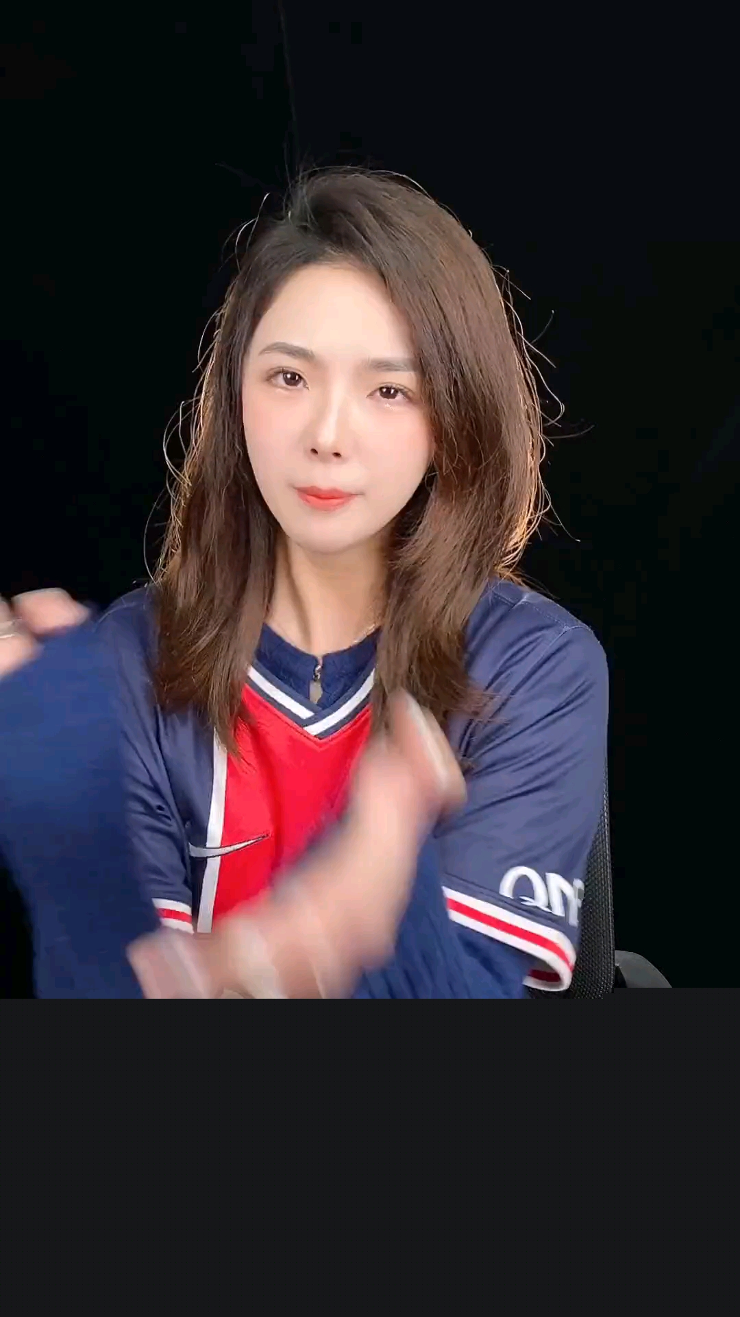 欢呼声中